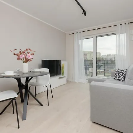 Soft Beige With 1 Bedroom By Renters * Warschau